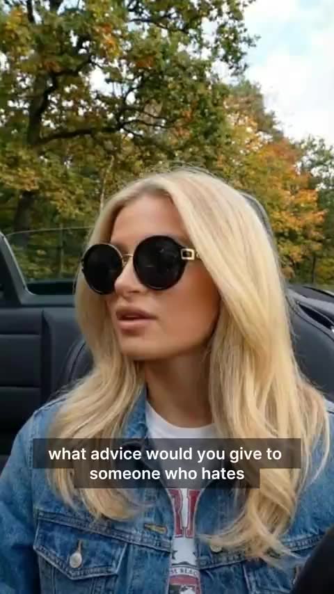 Generated outdoor interview with a blonde presenter in autumn light